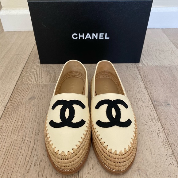 🚫SOLD! CHANEL IVORY LAMBSKIN LEATHER ESPADRILLES - Picture 3 of 13